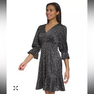 NEW! DKNY black printed V-Neck Empire-waist 3/4 Sleeve Dress women’s size 6 NWOT